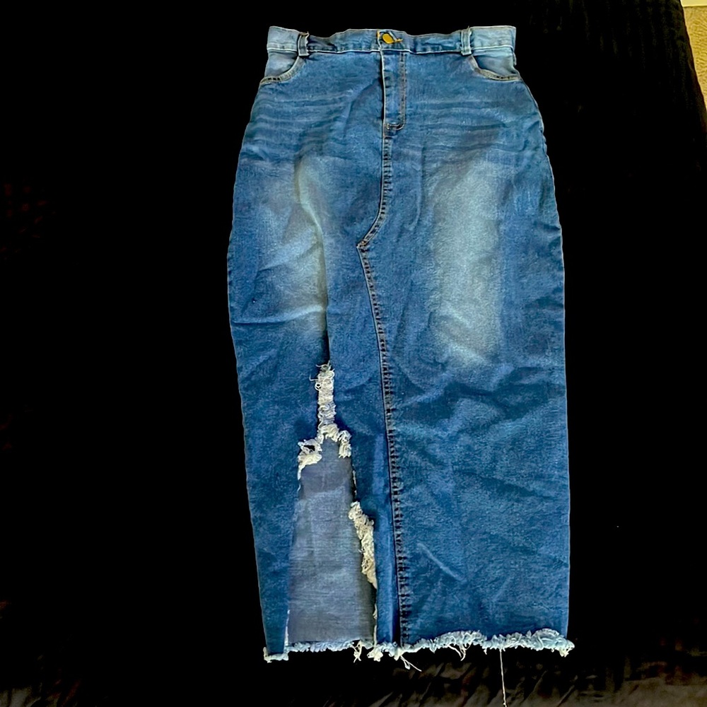 Jean skirt with slit